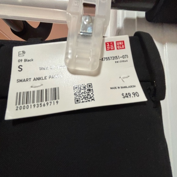 Uniqlo Men's Elegant Black Dress Pants - Picture 2 of 3